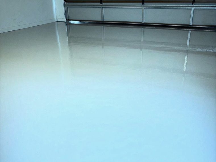 Solid-colour epoxy garage floor coating